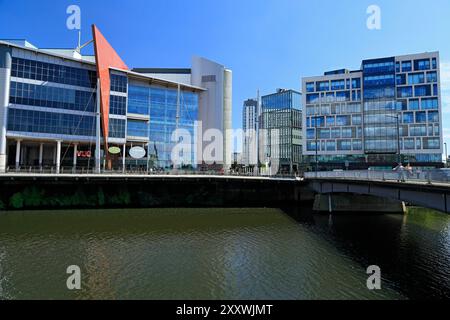 Stadion-Plaza-Gebäude neben Millennium Stadium, Cardiff, Südwales, UK. Stockfoto