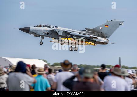 Deutsche Luftwaffe - Panavia Tornado IDS, Ankunft bei der RAF Fairford, um an der statischen Ausstellung des Royal International Air Tattoo 2024 teilzunehmen. Stockfoto