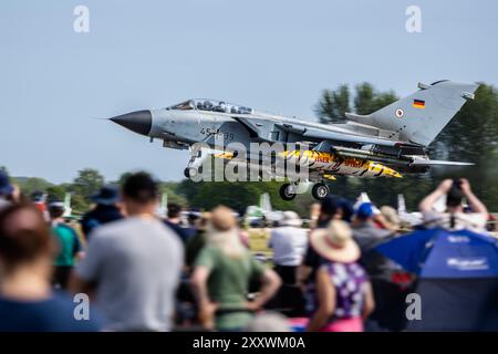 Deutsche Luftwaffe - Panavia Tornado IDS, Ankunft bei der RAF Fairford, um an der statischen Ausstellung des Royal International Air Tattoo 2024 teilzunehmen. Stockfoto
