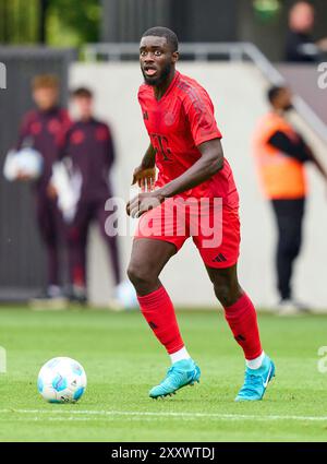 München, Deutschland. August 2024. Dayot Upamecano, FCB 2 beim Freundschaftsspiel FC BAYERN München - GRASHOPPERS Zuerich 4-0 am 20. August 2024 in München Saison 2024/2025, FCB, Fotograf: ddp Images/STAR-Images Credit: ddp Media GmbH/Alamy Live News Stockfoto