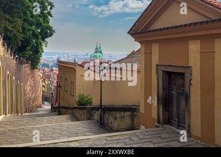 Treppe von der Prager Burg zum Hauptteil der Stadt Stockfoto