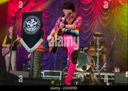 Die Bar-Steward Sons of Val Doonican beim Beautiful Days Festival 2024 Stockfoto