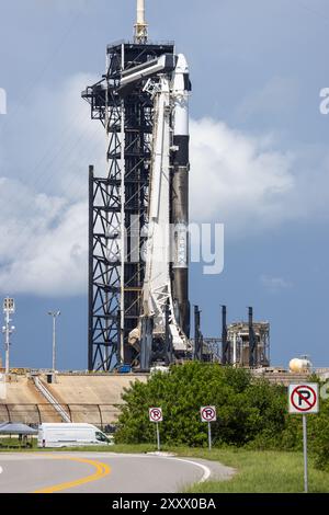 Kennedy Space Center, USA. August 2024. Auf dem historischen Startrampe LC-39A ist die SpaceX Komerical Crew Polaris Dawn Dragon Capule mit Falcon 9 Booster senkrecht für die 15:38 UHR Dienstag Morgen 27. August 2024 im Kennedy Space Center Brevard County Florida USA. (Foto: Scott Schilke/SIPA USA) Credit: SIPA USA/Alamy Live News Stockfoto