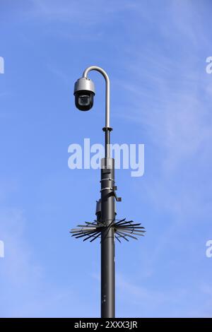 Sicherheitskamera montiert auf einem Posten in radcliffe Greater manchester, großbritannien Stockfoto