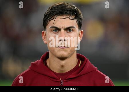 Paulo Dybala von AS Roma sieht vor dem Fußballspiel der Serie A zwischen AS Roma und Empoli FC im Olimpico-Stadion in Rom (Italien) am 25. August 2024 an. Stockfoto