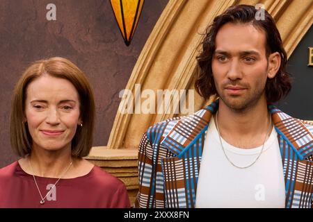 Madrid, Spanien. August 2024. Kate Hazell und Max Baldry nehmen am 26. August 2024 am Fotogespräch für Los Anillos de Poder in Madrid Teil. (Foto: Hazhard Espinoza Vallejos/NurPhoto) Credit: NurPhoto SRL/Alamy Live News Stockfoto