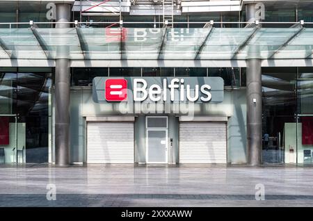 Saint Josse, Brüssel, Belgien, 25. Juli 2024 - der geschlossene Hauptsitz der Bank- und Versicherungsgesellschaft Belfius Stockfoto