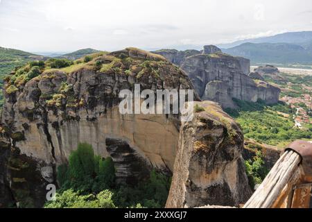 Panoramablick auf die Meteora-Klöster, Thessalien, Griechenland Stockfoto