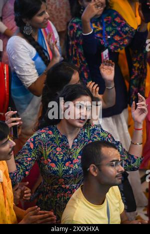 Indien. August 2024. NOIDA, INDIEN - 26. AUGUST: Anlässlich der Janmashtami ist am 26. August 2024 ein großer Anhänger im Sektor 33 ISKCON-Tempel in Noida, Indien. (Foto: Sunil Ghosh/Hindustan Times/SIPA USA) Credit: SIPA USA/Alamy Live News Stockfoto