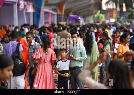 Indien. August 2024. NOIDA, INDIEN - 26. AUGUST: Anlässlich der Janmashtami ist am 26. August 2024 ein großer Anhänger im Sektor 33 ISKCON-Tempel in Noida, Indien. (Foto: Sunil Ghosh/Hindustan Times/SIPA USA) Credit: SIPA USA/Alamy Live News Stockfoto