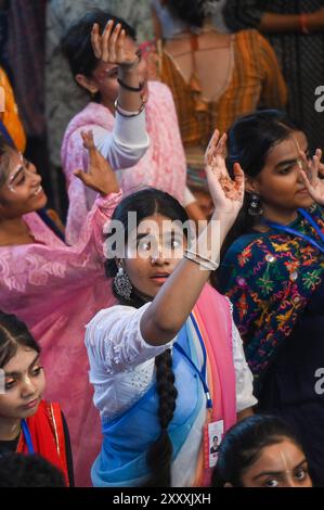 Indien. August 2024. NOIDA, INDIEN - 26. AUGUST: Anlässlich der Janmashtami ist am 26. August 2024 ein großer Anhänger im Sektor 33 ISKCON-Tempel in Noida, Indien. (Foto: Sunil Ghosh/Hindustan Times/SIPA USA) Credit: SIPA USA/Alamy Live News Stockfoto