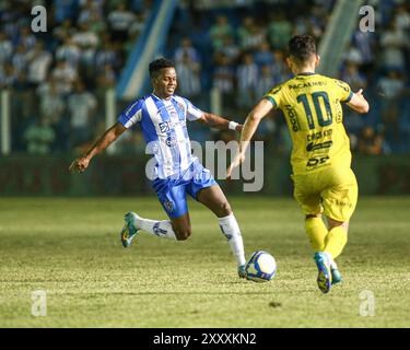 Belem, Brasilien. August 2024. PA - BELEM - 08/26/2024 - BRASILIANISCHE B 2024, PAYSANDU x MIRASSOL - Cazares, Paysandu Spieler während des Spiels gegen Mirassol im Curuzu Stadion für die brasilianische B 2024 Meisterschaft. Foto: Marcos Junior/AGIF Credit: AGIF/Alamy Live News Stockfoto