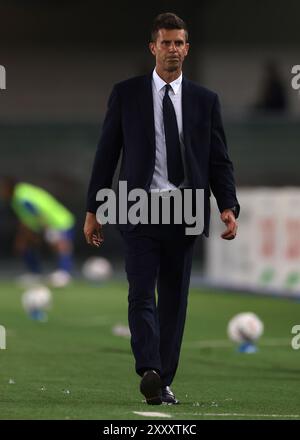 Verona, Italien. August 2024. Thiago Motta Cheftrainer von Juventus reagiert auf Marc'Antonio Bentegodi in Verona. Der Bildnachweis sollte lauten: Jonathan Moscrop/Sportimage Credit: Sportimage Ltd/Alamy Live News Stockfoto