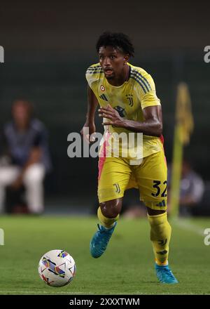 Verona, Italien. August 2024. Juan Cabal von Juventus während Marc'Antonio Bentegodi, Verona. Der Bildnachweis sollte lauten: Jonathan Moscrop/Sportimage Credit: Sportimage Ltd/Alamy Live News Stockfoto