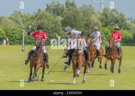 Polo-Spieler beim Polo & Genussfestival im Rhein Polo Club Düsseldorf, im Juni 2024 in Willich Stockfoto