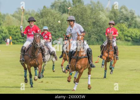 Polo-Spieler beim Polo & Genussfestival im Rhein Polo Club Düsseldorf, im Juni 2024 in Willich Stockfoto