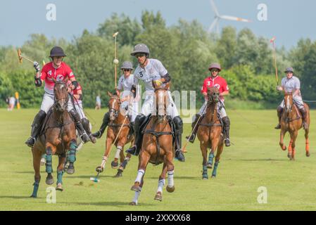 Polo-Spieler beim Polo & Genussfestival im Rhein Polo Club Düsseldorf, im Juni 2024 in Willich Stockfoto