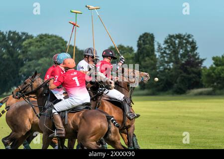 Polo-Spieler beim Polo & Genussfestival im Rhein Polo Club Düsseldorf, im Juni 2024 in Willich Stockfoto