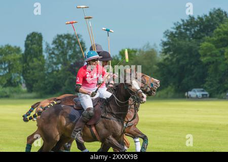 Polo-Spieler beim Polo & Genussfestival im Rhein Polo Club Düsseldorf, im Juni 2024 in Willich Stockfoto