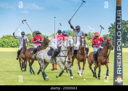 Polo-Spieler beim Polo & Genussfestival im Rhein Polo Club Düsseldorf, im Juni 2024 in Willich Stockfoto