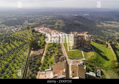 Evoramonte Drohne aus der Vogelperspektive von Dorf und Schloss in Alentejo, Portugal, Europa Stockfoto