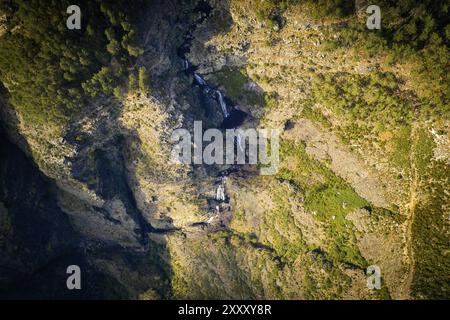 Fisgas de ermelo Wasserfall Drohne Luftaufnahme in Mondim de Basto Stockfoto