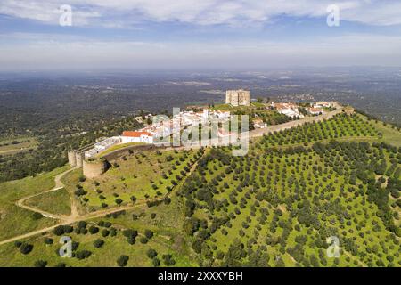 Evoramonte Drohne aus der Vogelperspektive von Dorf und Schloss in Alentejo, Portugal, Europa Stockfoto