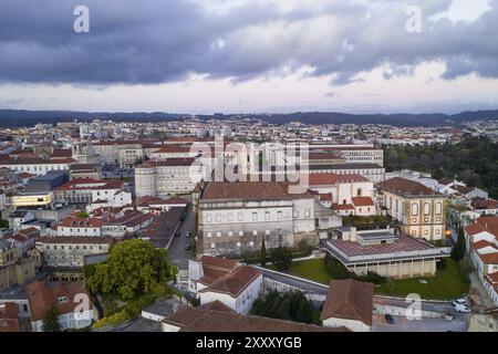 Coimbra Drohne Antenne von schönen Gebäuden Universität bei Sonnenuntergang, in Portugal Stockfoto