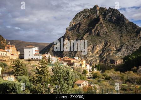 Malerischer Blick auf das Dorf Arnedillo in Spanien Stockfoto