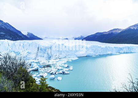 Blick auf den Perito Moreno Gletscher im argentinischen Patagonien, Argentinien, Südamerika Stockfoto