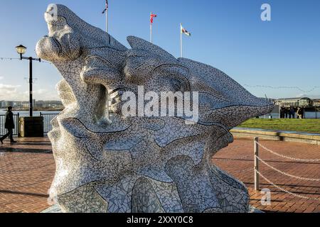 CARDIFF, WALES/UK, 26. DEZEMBER: Das Scott Antarctic Memorial Cardiff Bay in Wales am 26. Dezember 2013. Nicht identifizierte Personen Stockfoto