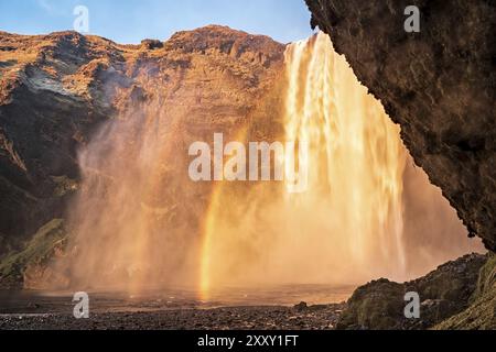 Wunderschöner Skogafoss Wasserfall während der Sommersaison, Island, Europa Stockfoto