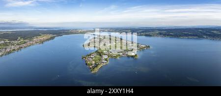 Luftaufnahme, Panorama der Insel Reichenau im Bodensee von Westen aus gesehen, links der Gnadensee mit der Gemeinde Allensbach, Stockfoto