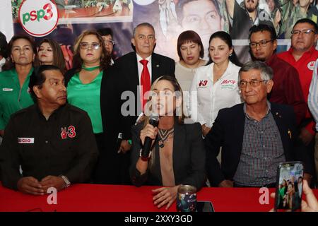 ANDREA GONZALES PSP Quito, Montag, 26. August 2024 Andrea Gonzalez Neder, spricht über den Rückzug der Unterstützung für ihre Bewegung Fuerza Valiente, am Hauptsitz der Sociedad Patriotica Photos Quito Pichincha Ecuador POL ANDREA GONZALES PSP 61eab659fdd1ce4caee61186f0326a9c Copyright: XENRIQUEZx Stockfoto