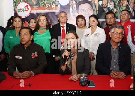 ANDREA GONZALES PSP Quito, Montag, 26. August 2024 Andrea Gonzalez Neder, spricht über den Rückzug der Unterstützung für ihre Bewegung Fuerza Valiente, am Hauptsitz der Sociedad Patriotica Photos Quito Pichincha Ecuador POL ANDREA GONZALES PSP 8fd5a5e0666868bf9f6e4c614d89937 Copyright: XENRIQUEZx Stockfoto