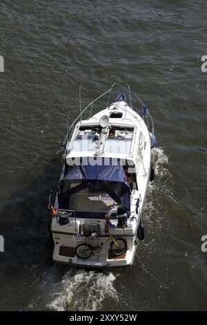 Motorboot auf der Saar Stockfoto