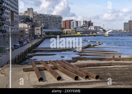 Der Rijnhaven, ein 28 Hektar großes Hafenbecken, wurde nun um fast ein Drittel gefüllt, um Platz für bis zu 000 Wohnungen zu schaffen, es wird eine künstliche Anlage geben Stockfoto