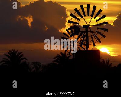 Molinos para exccion de Agua (s.. XIX-XX) . Cami de Sa pedra rodona.Campos.Comarca de Migjorn. Mallorca. Balearen. Espana Stockfoto