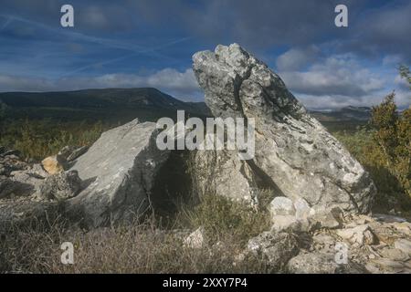 Dolmen de Pueoril, Dolmen de Puyuri-, III. Jahrtausend v. Chr., Route der Megalithen des oberen Aragons, Paules de Sarsa, Provinz Huesca, Autonomes C Stockfoto