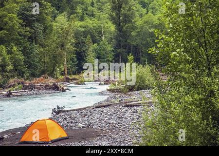 Zelt auf dem Nisqually River im Mount Rainier National Park in Washington USA Stockfoto