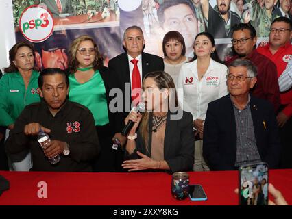 ANDREA GONZALES PSP Quito, Montag, 26. August 2024 Andrea Gonzalez Neder, spricht über den Rückzug der Unterstützung für ihre Bewegung Fuerza Valiente, am Hauptsitz der Sociedad Patriotica Photos Quito Pichincha Ecuador POL ANDREA GONZALES PSP f14268d4975c2fda640098a02e681b75 Copyright: XENRIQUEZx Stockfoto