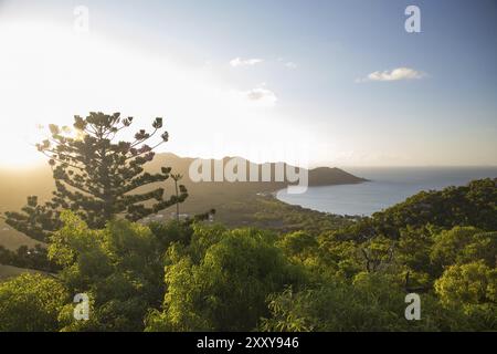 Florence Bay auf Magnetic Island bei Sonnenuntergang Stockfoto