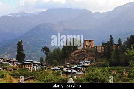 Drukgyel Dzong mit der herrlichen Kulisse des Chomolhari Berges, paro, bhutan Stockfoto