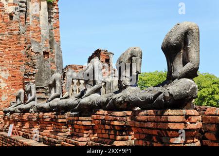 Reihe von Ruinen-buddha-Statue in Wat Chai Wattanaram, ayutthaya, thailand Stockfoto