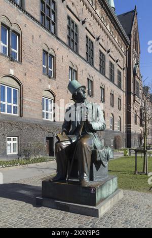 Kopenhagen, Dänemark, 16. März 2016: Hans Christian Andersen-Statue im Rathaus, Europa Stockfoto