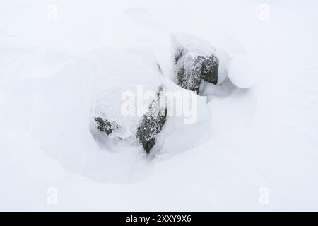 Schneebedeckte Felsen, Naturschutzgebiet Dundret, Gaellivare, Norrbotten, Lappland, Schweden, November 2017, Europa Stockfoto