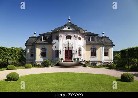 Das Rokoko Schloss Dornburger Schlösser das Rokoko Schloss Dornburger Schlösser im Sommer, beliebte Touristenattraktion Stockfoto