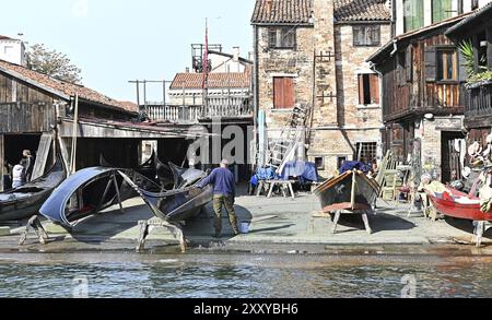 Squero San Trovaso, wo neue Gondeln gebaut werden, letzte Werft in Venedig Stockfoto