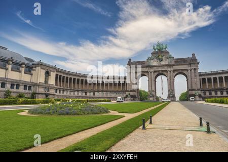 Brüssel Belgien, Skyline der Stadt bei der Arcade du Cinquantenaire in Brüssel (Triumphbogen) Stockfoto