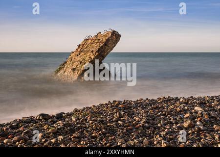 Bunkerreste an der Ostseeküste Stockfoto